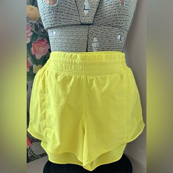 LULULEMON HOTTY HOT LR SHORT 4" Lined Sz. 14 ELECTRIC LEMON, LINED - Picture 8 of 11